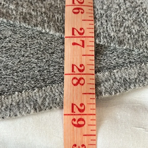 Simply Vera Vera Wang Womens Top Gray with White Pearls Size S Bell Slee… - Picture 10 of 12